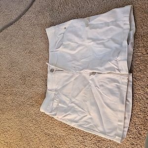 16W White A.N.A shorts